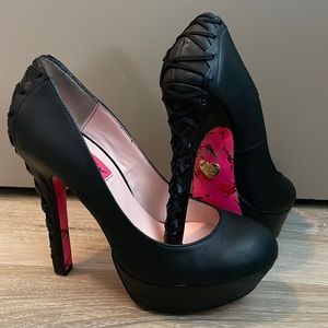 Betsey Johnson platform pumps